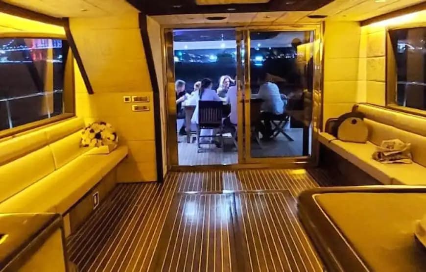 İstanbul Boğazı’nda Özel Günlerinizi Taçlandıracak Şık ve Konforlu Motoryat 11