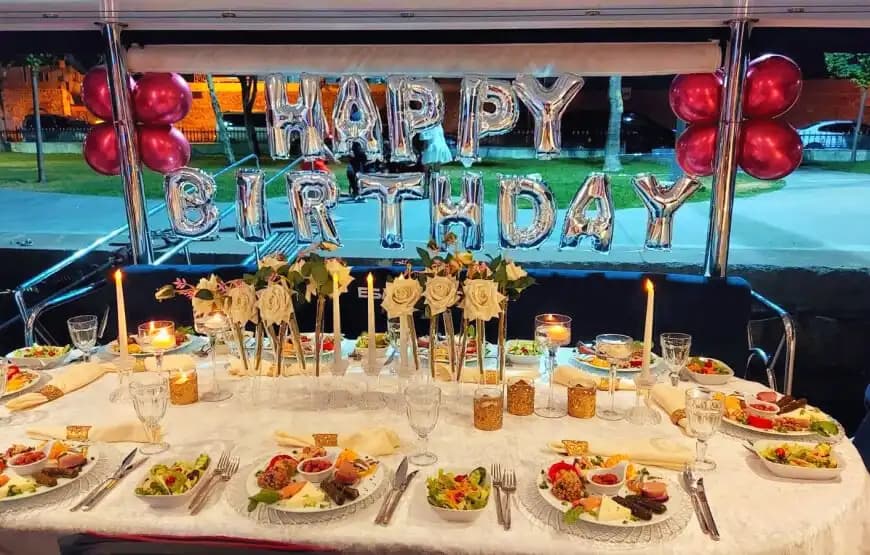 Denizde Eğlence ve Konfor: 4 Kişilik Mürettebat ile VIP Motoryat Kiralama 7