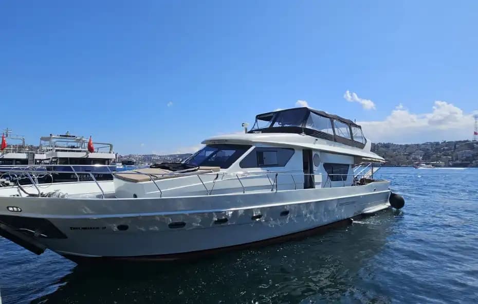 Geniş Güverte, Konforlu Alanlar ve Müzik Sistemiyle Bebek’te Lüks Yat Turu 6