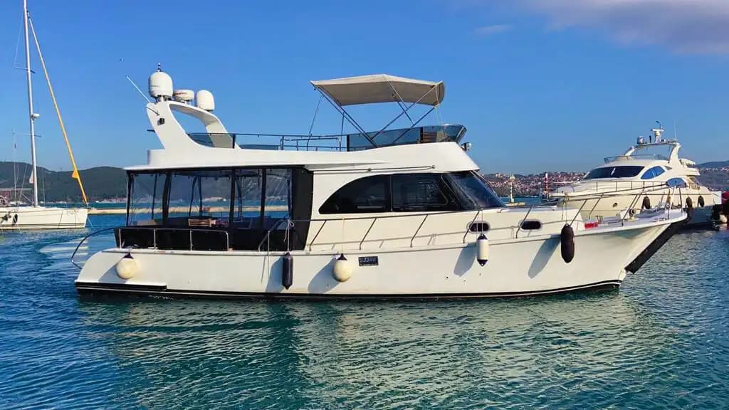 İstanbul Tarabya Çıkışlı Özel Yat ile Boğaz’ın Serin Sularında Keyifli Anlar - Yatta Evlilik Yıldönümü