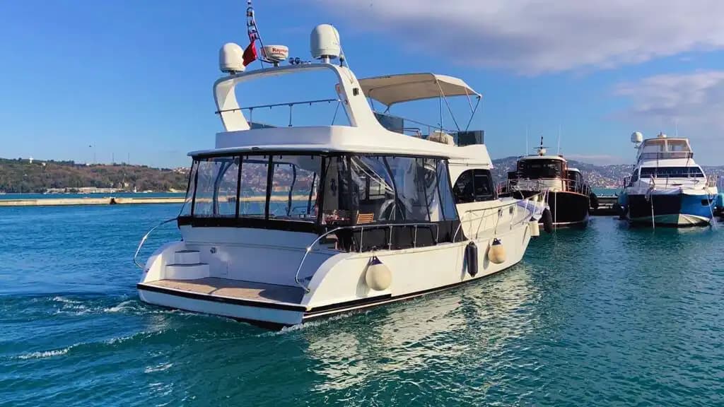İstanbul Tarabya Çıkışlı Özel Yat ile Boğaz’ın Serin Sularında Keyifli Anlar 3
