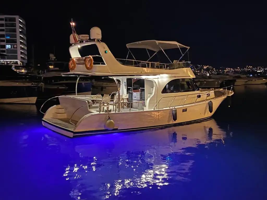 İstanbul Tarabya Çıkışlı Özel Yat ile Boğaz’ın Serin Sularında Keyifli Anlar 6