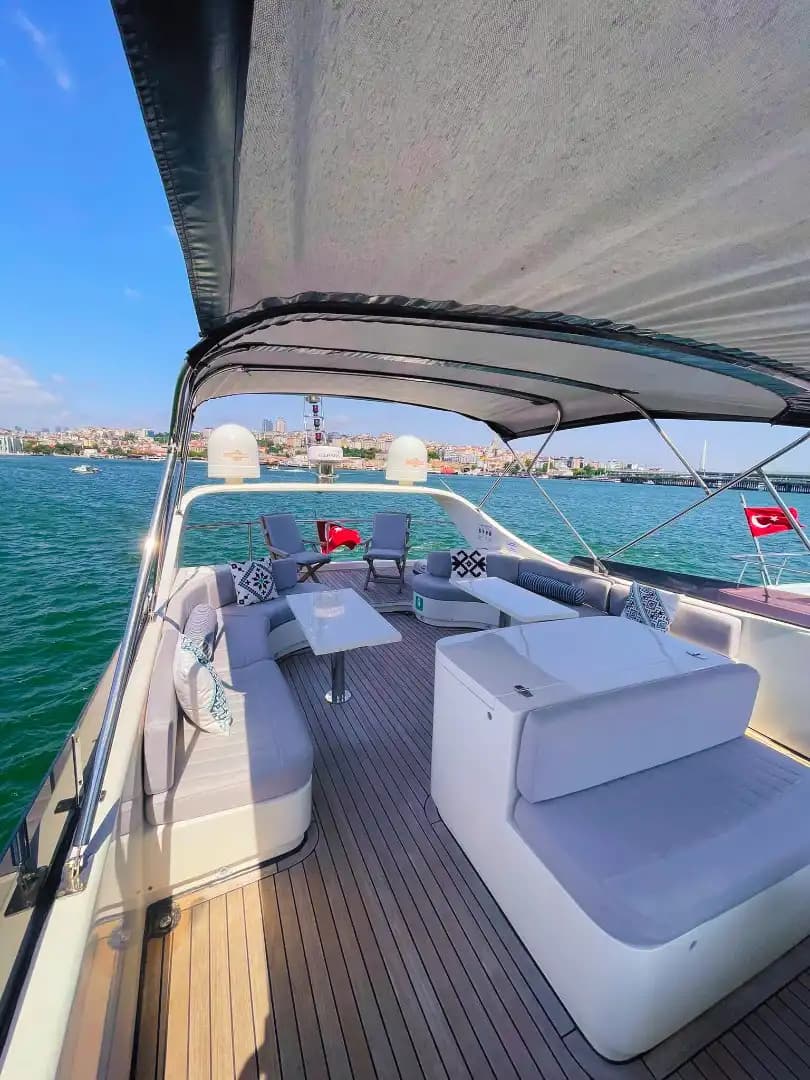 Boğaz’ın Eşsiz Manzarasında 21 Metrelik Özel Yapım Yat ile Keyifli Bir Gün 5