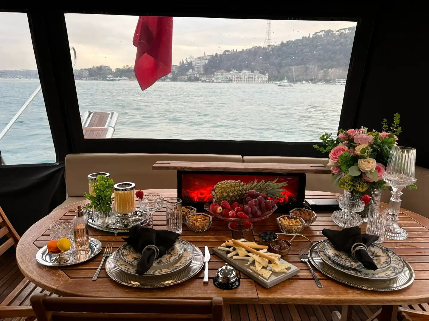 Lüks ve Özel: İstanbul'da Sevdiklerinizle Özel Bir Deniz Turu 10