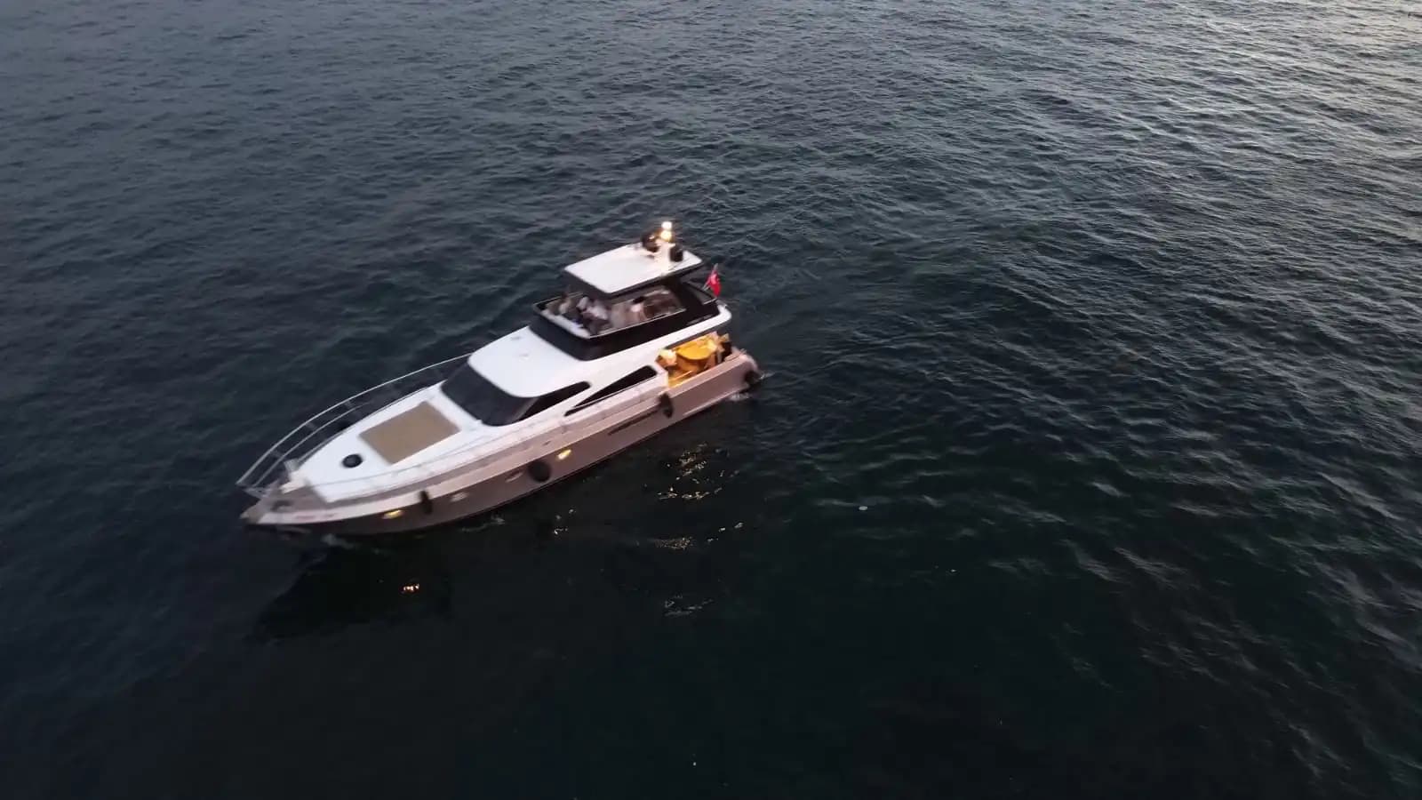 Lüks ve Özel: İstanbul'da Sevdiklerinizle Özel Bir Deniz Turu
