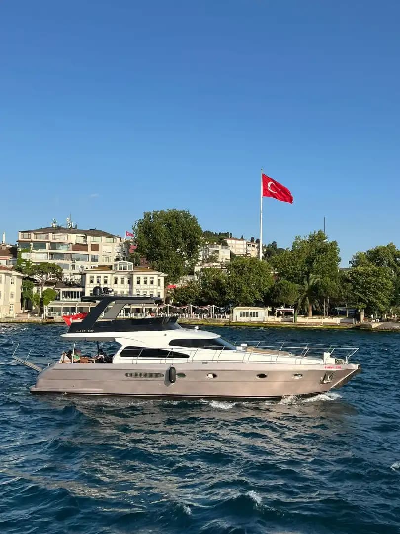 Lüks ve Özel: İstanbul'da Sevdiklerinizle Özel Bir Deniz Turu 8