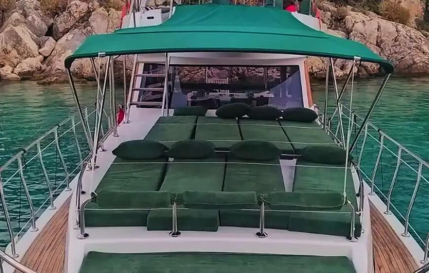 Romantik Bir Gün veya Eğlenceli Bir Parti İçin Kalkan’da Lüks Motoryat Kiralama 3