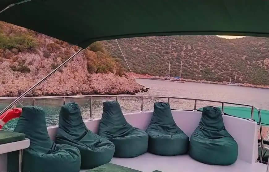 Romantik Bir Gün veya Eğlenceli Bir Parti İçin Kalkan’da Lüks Motoryat Kiralama 4