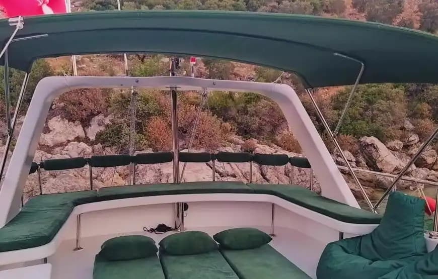 Romantik Bir Gün veya Eğlenceli Bir Parti İçin Kalkan’da Lüks Motoryat Kiralama 9