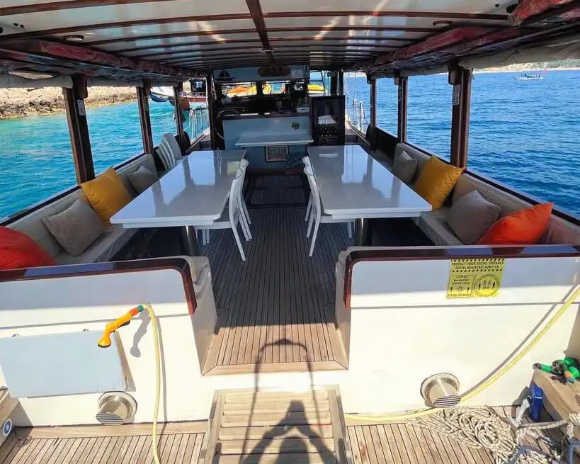 Eşsiz Manzaralar ve Rahatlık İçin Kalkan’da Günlük Tekne Kiralama 4