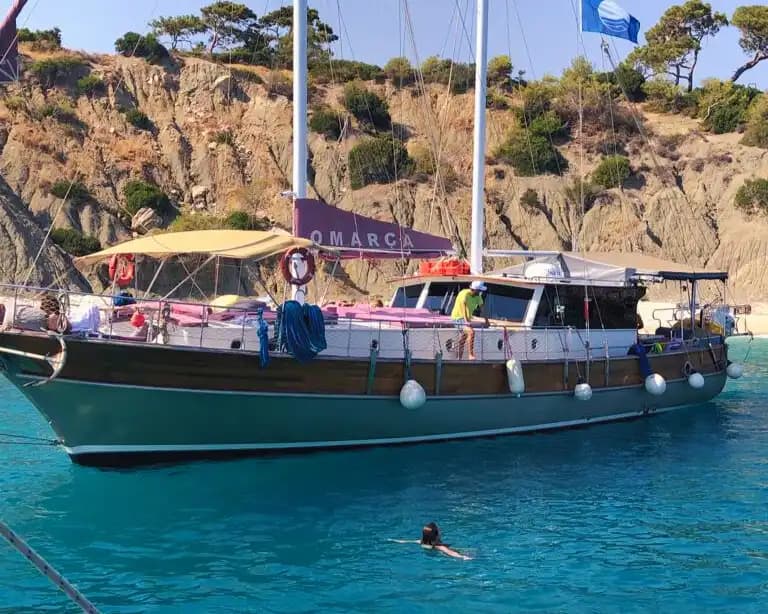 Kalkan’da 4 Kişiye Kadar Konaklama İmkanı Sunan 20 Metrelik Gulet