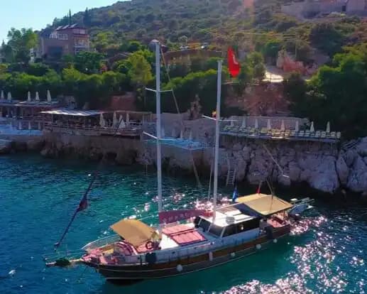Kalkan’da 4 Kişiye Kadar Konaklama İmkanı Sunan 20 Metrelik Gulet