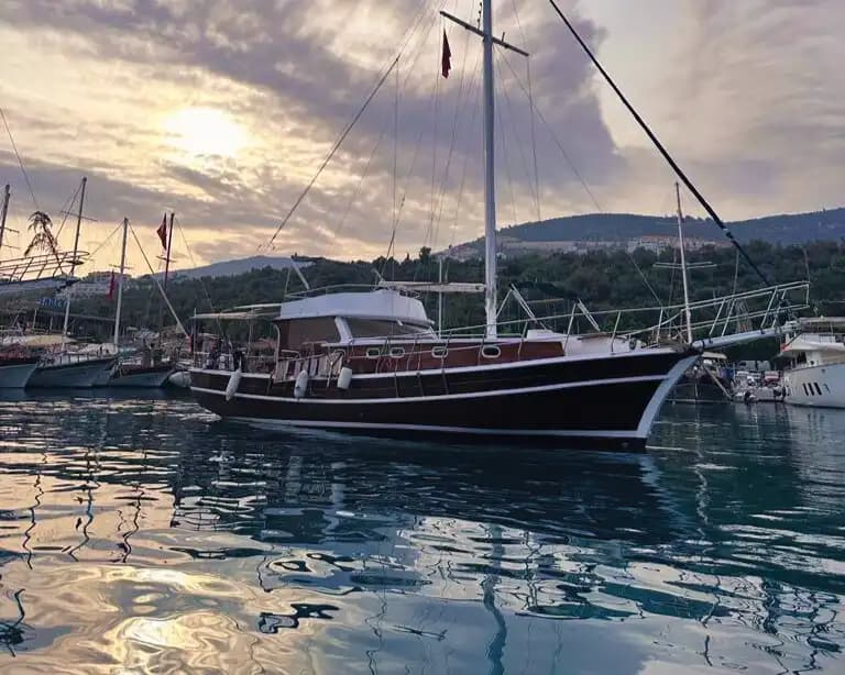 2 Kabinli, Geniş Güverteli Gulet ile Mükemmel Bir Kalkan Seyahati 3