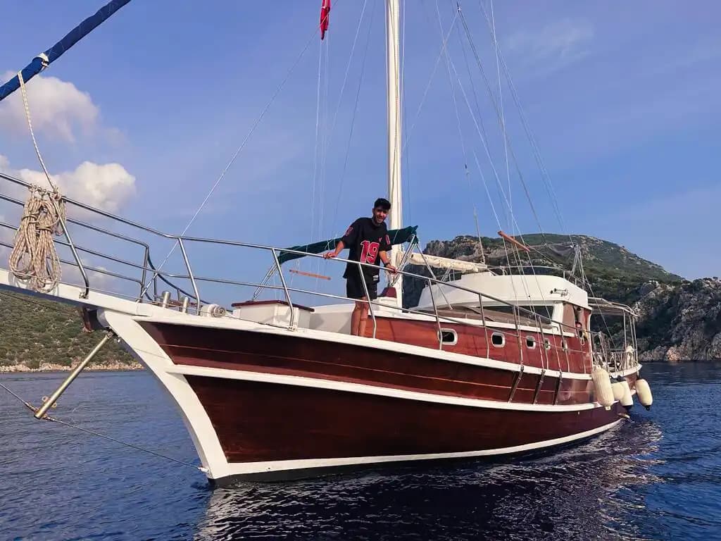 2 Kabinli, Geniş Güverteli Gulet ile Mükemmel Bir Kalkan Seyahati
