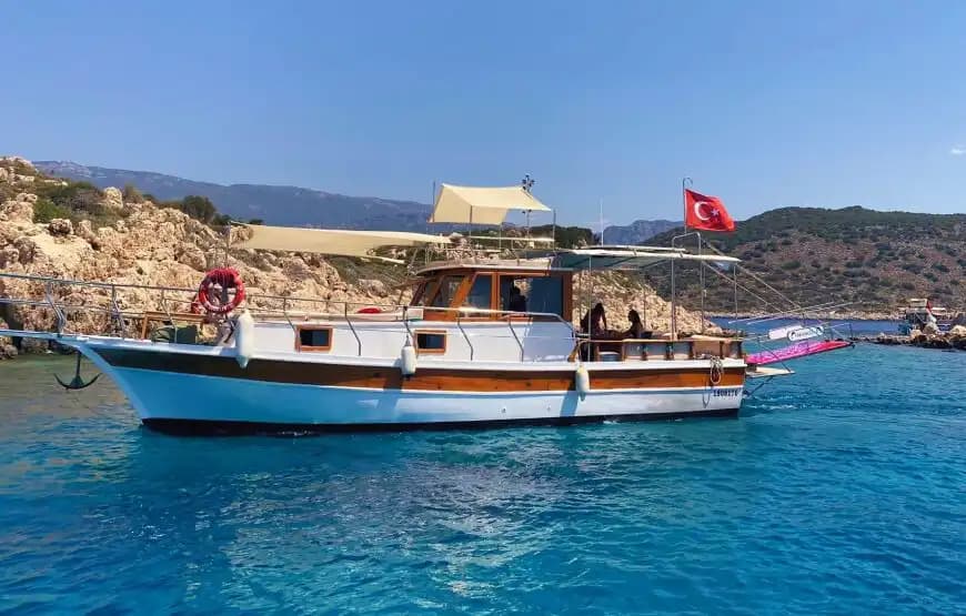 Kaş’ta 11 Metrelik Ekonomik Tekne ile Uygun Fiyatlı Mavi Tur 7