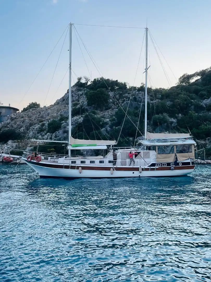 Kaş’ta Konforlu Gulet Tatili – 12 Kişilik Özel Deniz Serüveni 4