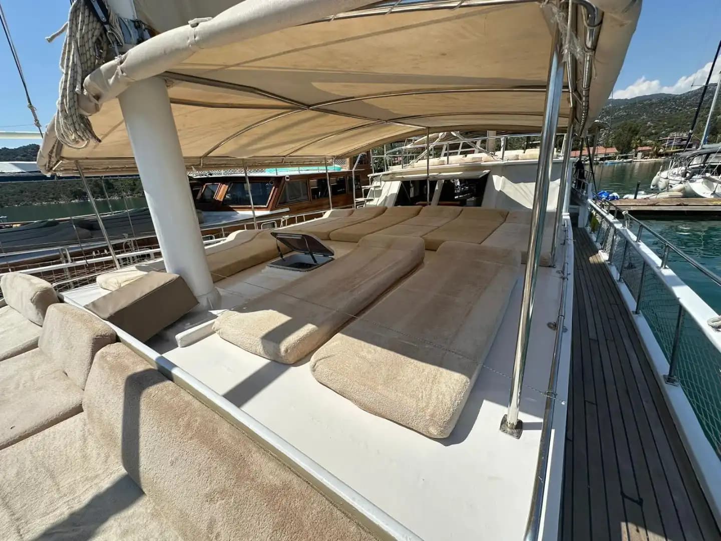 Kaş’ta Konforlu Gulet Tatili – 12 Kişilik Özel Deniz Serüveni 24