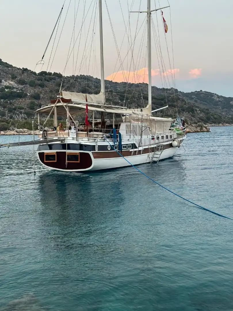 Kaş’ta Konforlu Gulet Tatili – 12 Kişilik Özel Deniz Serüveni