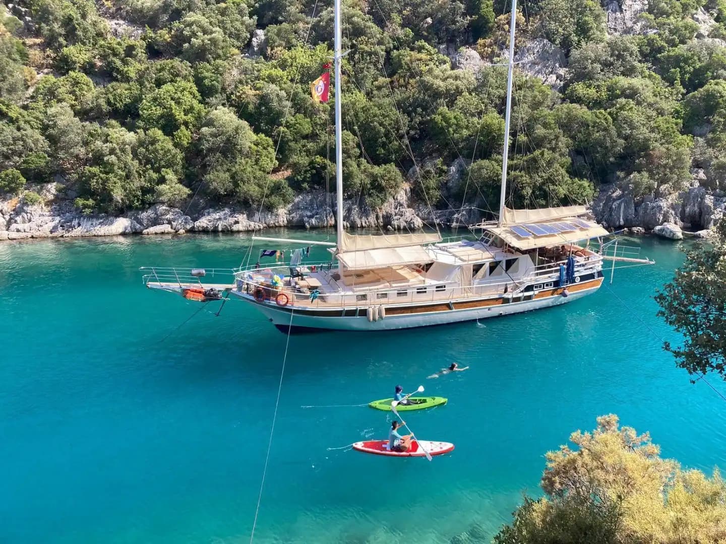 Kaş’ta Konforlu Gulet Tatili – 12 Kişilik Özel Deniz Serüveni 2