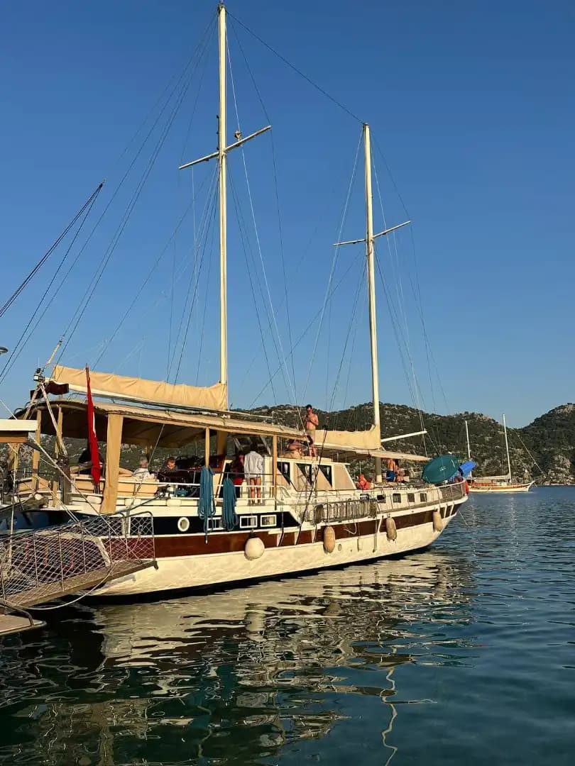 Kaş’ta Konforlu Gulet Tatili – 12 Kişilik Özel Deniz Serüveni 11