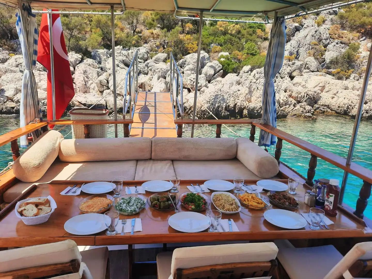 Küçük Gruplar İçin Kaş’ta Özel Günlük Tekne Deneyimi 3