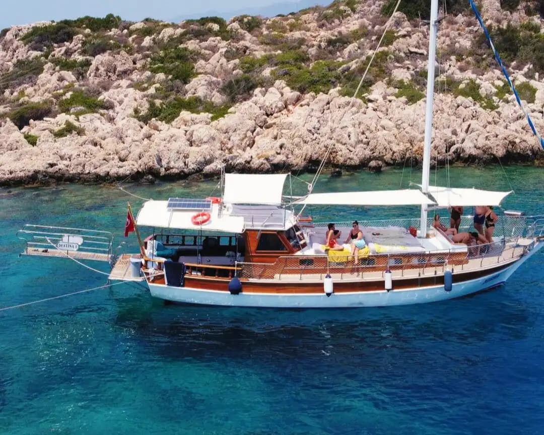 Kaş’ın Gizli Koylarını Keşfetmek İçin Mükemmel Günlük Tekne 2