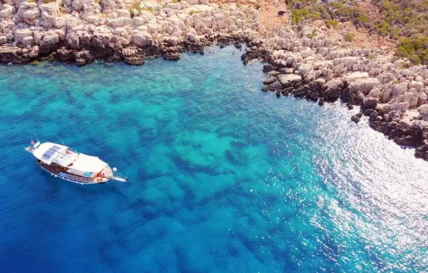 Denizde Unutulmaz Bir Deneyim: Kaş’ta Özel Yapım Lüks Yat 3