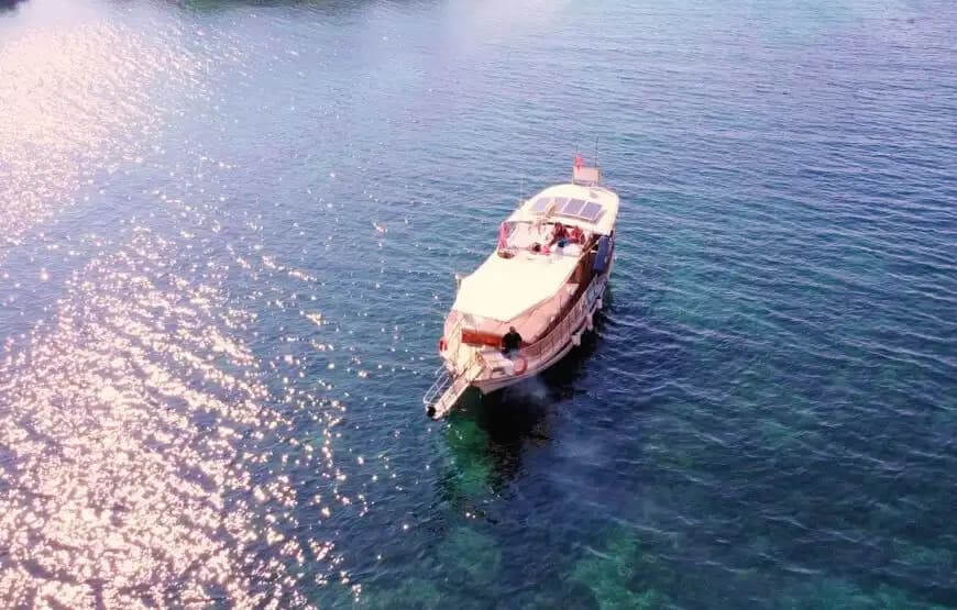 Denizde Unutulmaz Bir Deneyim: Kaş’ta Özel Yapım Lüks Yat 2