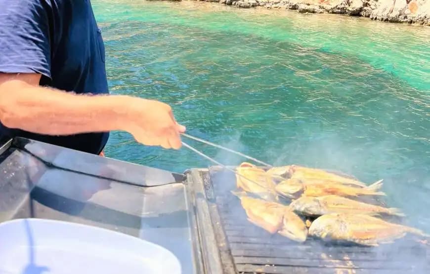 Denizde Unutulmaz Bir Deneyim: Kaş’ta Özel Yapım Lüks Yat 5