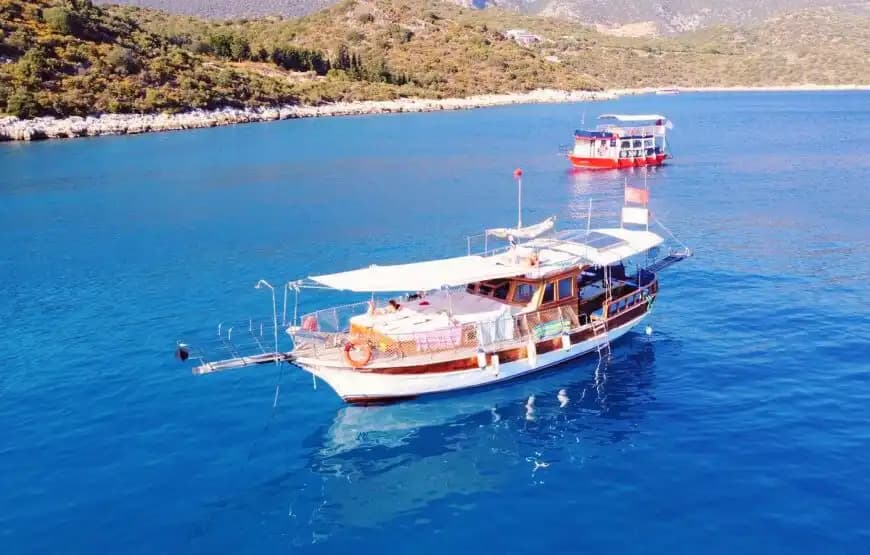 Denizde Unutulmaz Bir Deneyim: Kaş’ta Özel Yapım Lüks Yat - Yatta Evlilik Yıldönümü