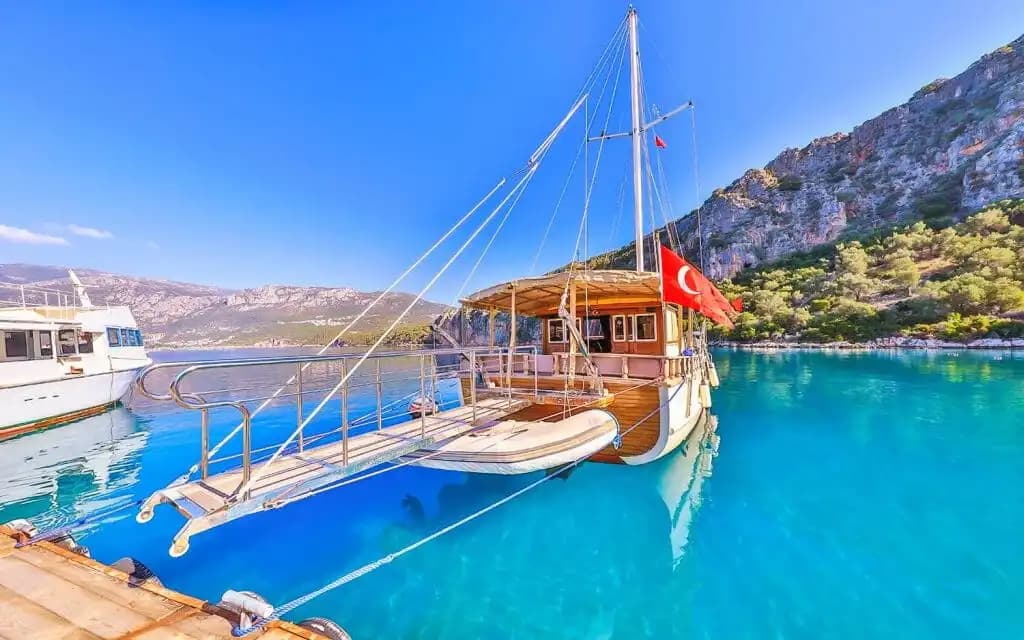 Geniş Kabinleri ve Modern Donanımıyla Kaş’ta Mükemmel Gulet Tatili 3