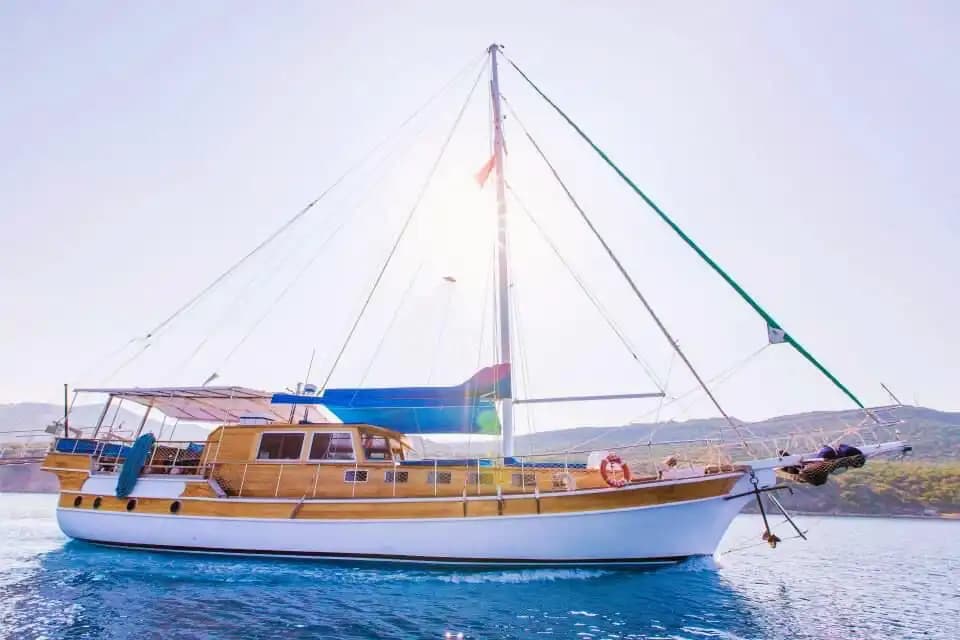 Denizin Ortasında Konfor ve Lüks: Kaş’ta Özel Gulet Kiralama