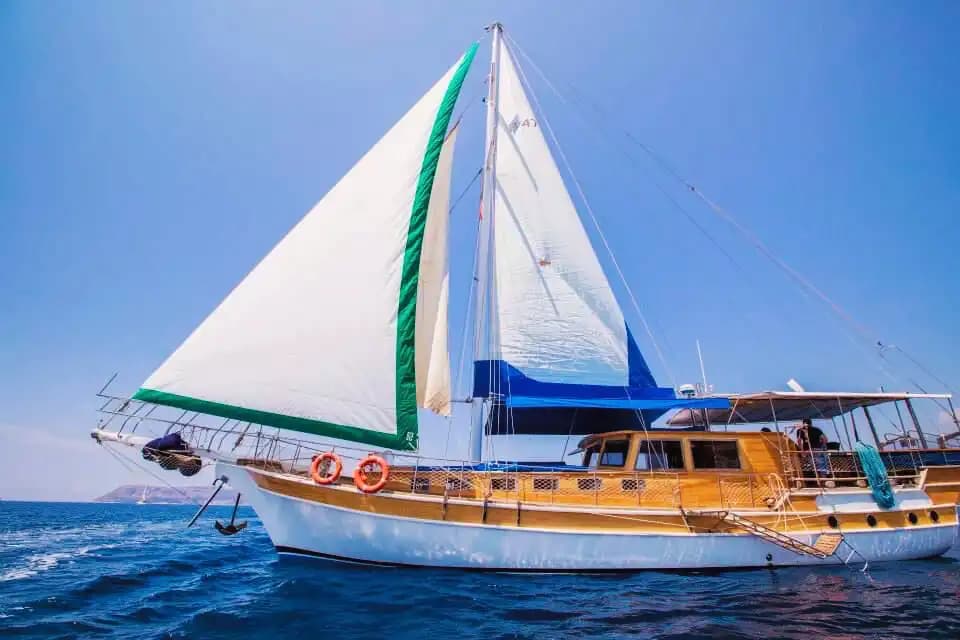 Denizin Ortasında Konfor ve Lüks: Kaş’ta Özel Gulet Kiralama 7