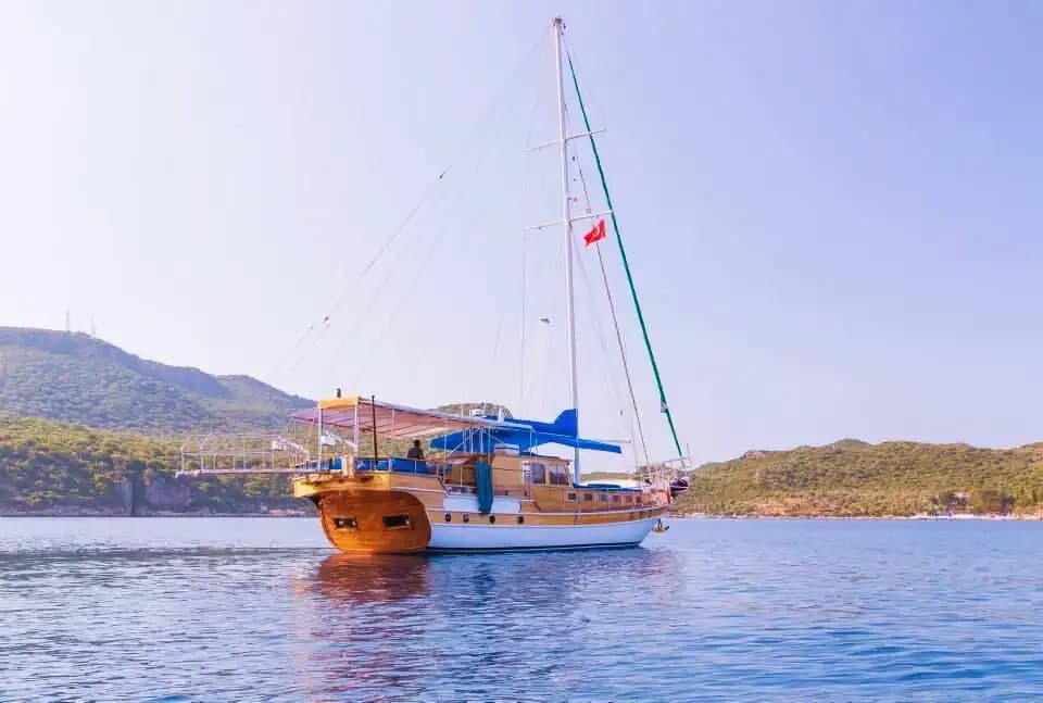 Denizin Ortasında Konfor ve Lüks: Kaş’ta Özel Gulet Kiralama 8
