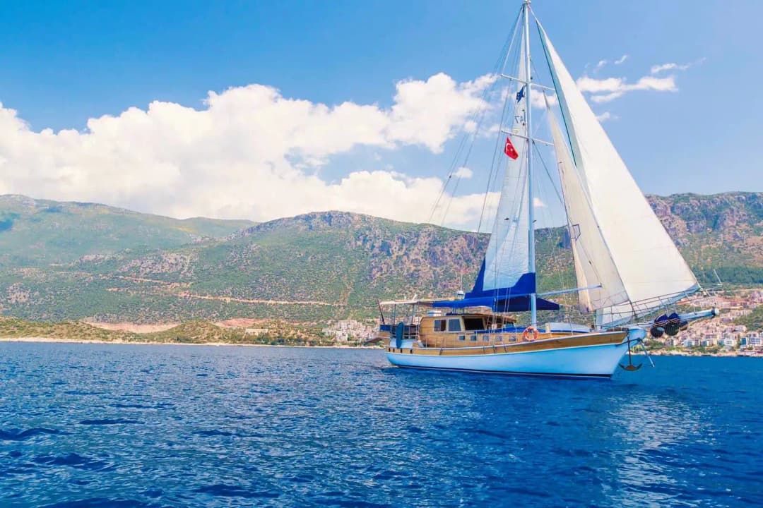 Denizin Ortasında Konfor ve Lüks: Kaş’ta Özel Gulet Kiralama