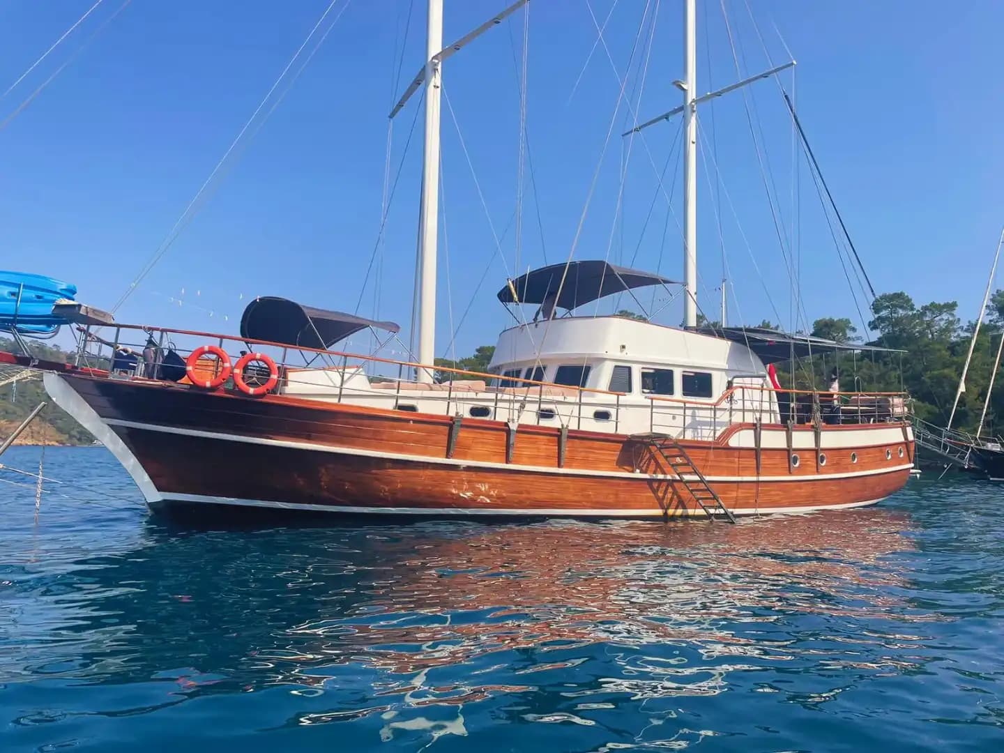 Denizle İç İçe Bir Tatil: 5 Kabinli Özel Gulet Kaş’ta! - Teknede Parti