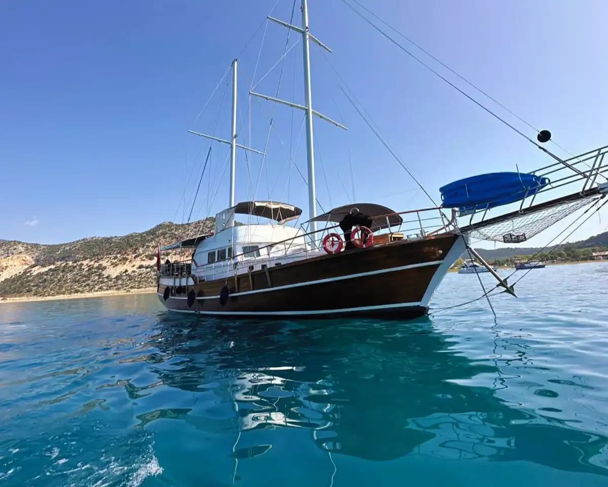 Denizle İç İçe Bir Tatil: 5 Kabinli Özel Gulet Kaş’ta! 6