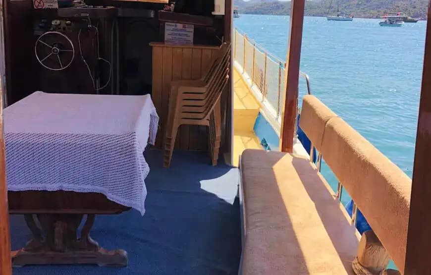 Denizde Özgürlüğü Hissedin! Kekova’da 8 Kişilik Tekne Kiralama 6