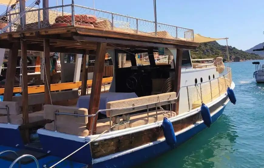 Denizde Özgürlüğü Hissedin! Kekova’da 8 Kişilik Tekne Kiralama