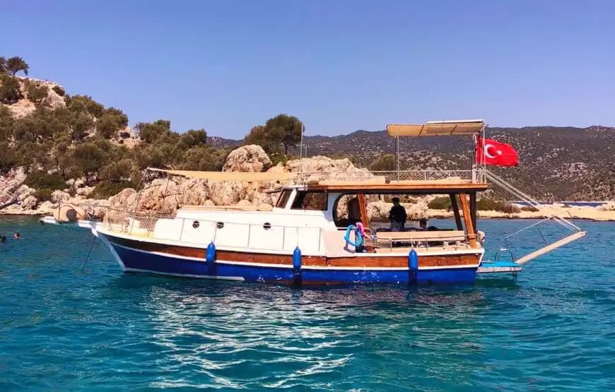 Denizde Özgürlüğü Hissedin! Kekova’da 8 Kişilik Tekne Kiralama