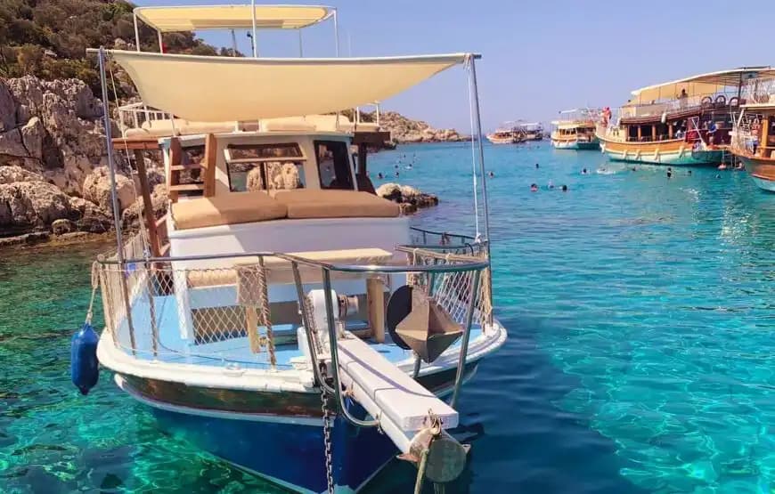 Denizde Özgürlüğü Hissedin! Kekova’da 8 Kişilik Tekne Kiralama