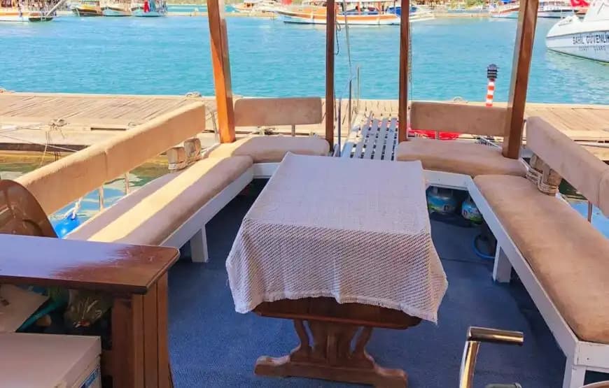 Denizde Özgürlüğü Hissedin! Kekova’da 8 Kişilik Tekne Kiralama