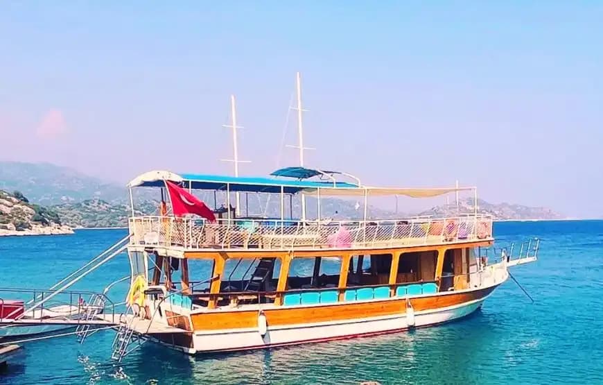 Deniz Üzerinde Özel Organizasyonlar İçin Kekova’da Geniş Tekne Seçeneği
