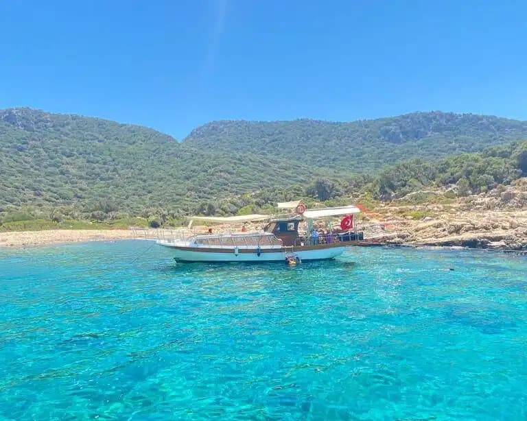 6 Kabinli ve 12 Kişilik Gulet ile Akdeniz’i Keşfedin