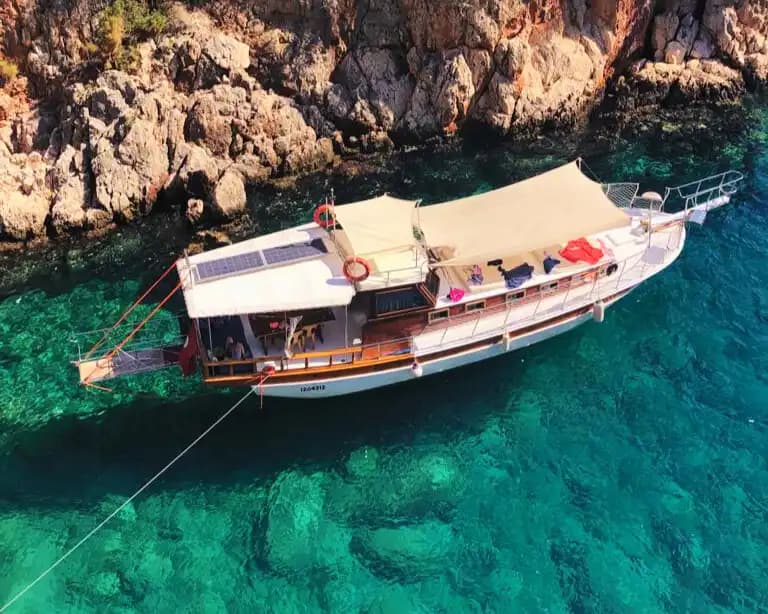 6 Kabinli ve 12 Kişilik Gulet ile Akdeniz’i Keşfedin