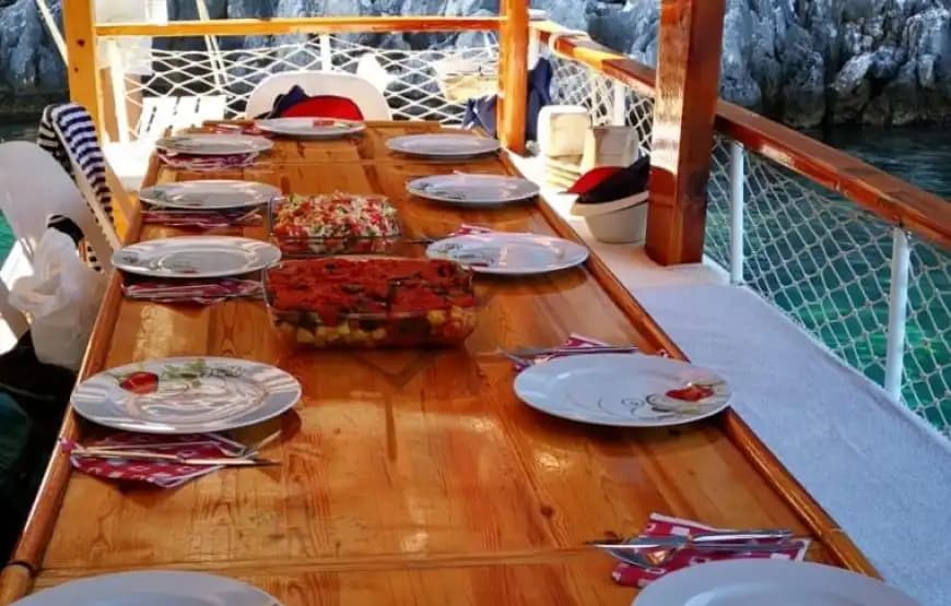 Berrak Sular, Tarihi Kalıntılar ve Konforlu Bir Gün: Kekova Tekne Turu