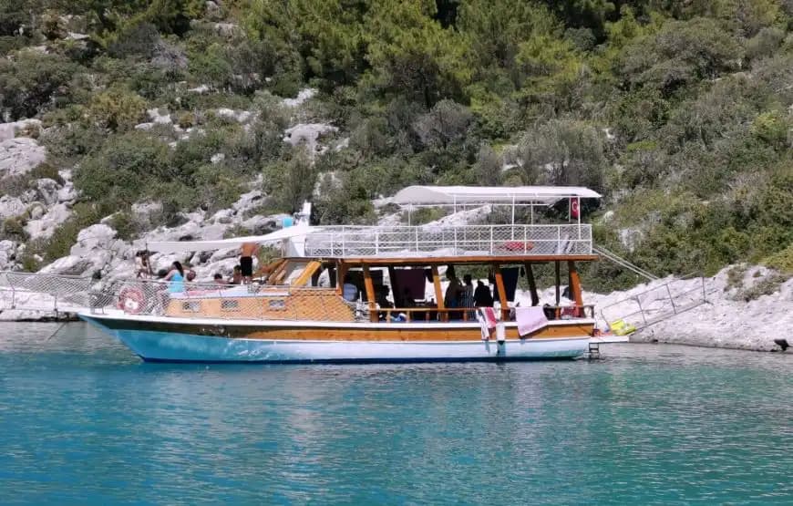 Berrak Sular, Tarihi Kalıntılar ve Konforlu Bir Gün: Kekova Tekne Turu