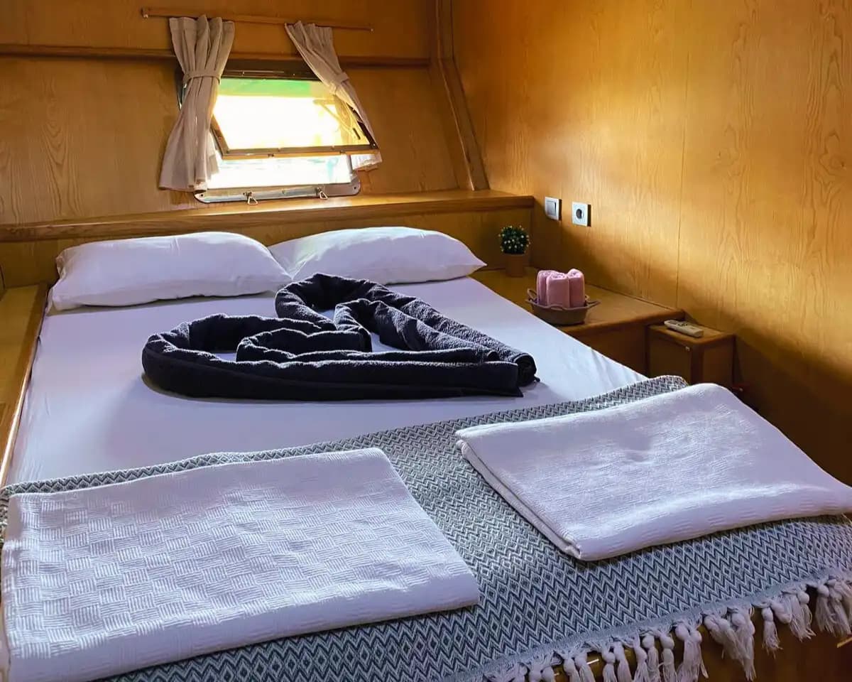 Kekova'da Tam Donanımlı Gulet ile Konaklamalı Keşif 15