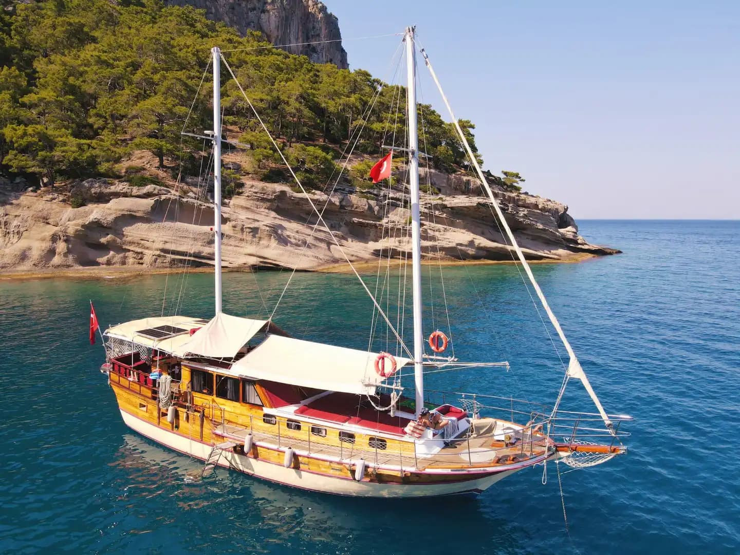 Romantik Kaçamaklardan Aile Tatillerine – Kemer’de Gulet Kiralama 2