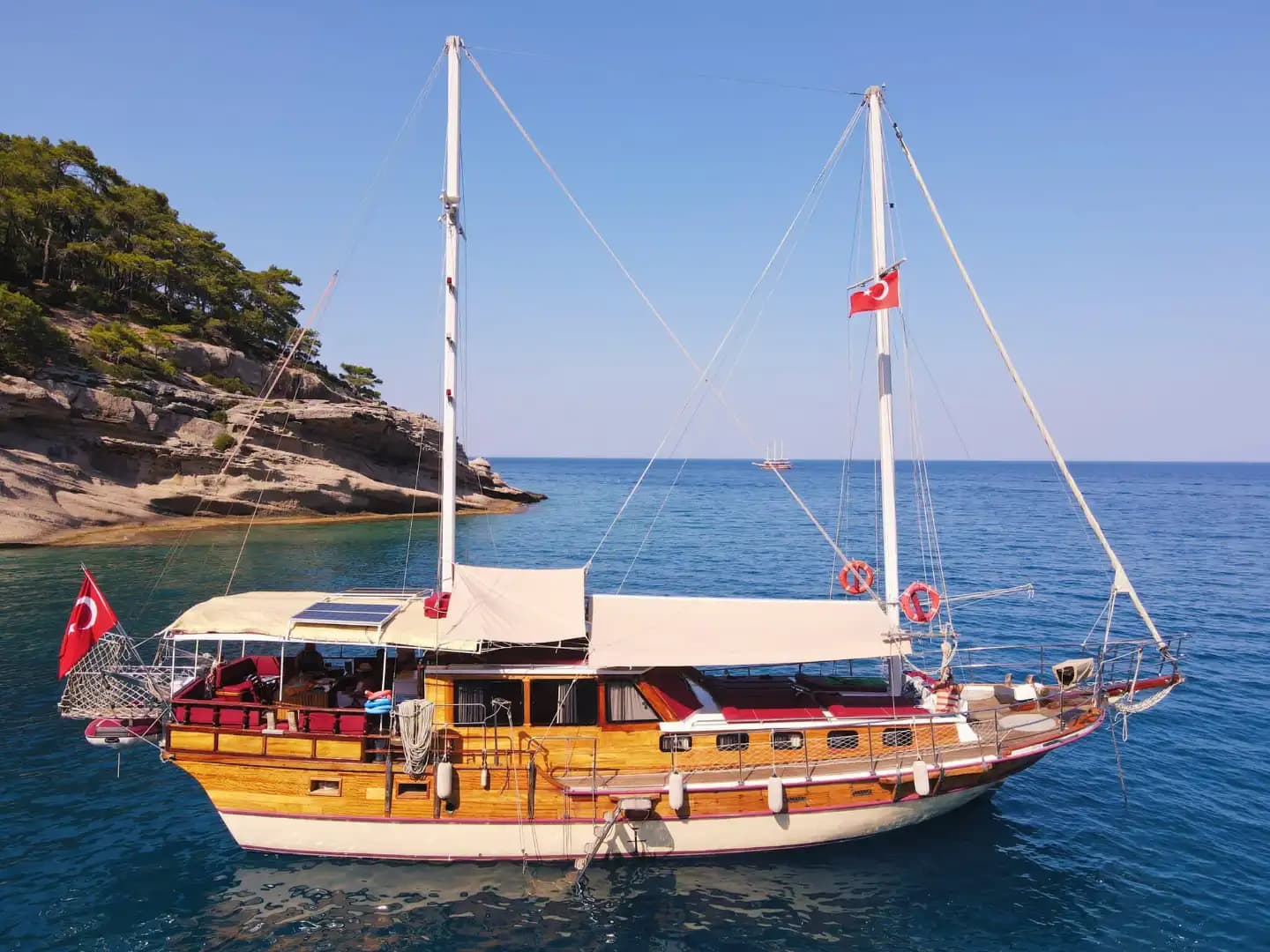Romantik Kaçamaklardan Aile Tatillerine – Kemer’de Gulet Kiralama 6